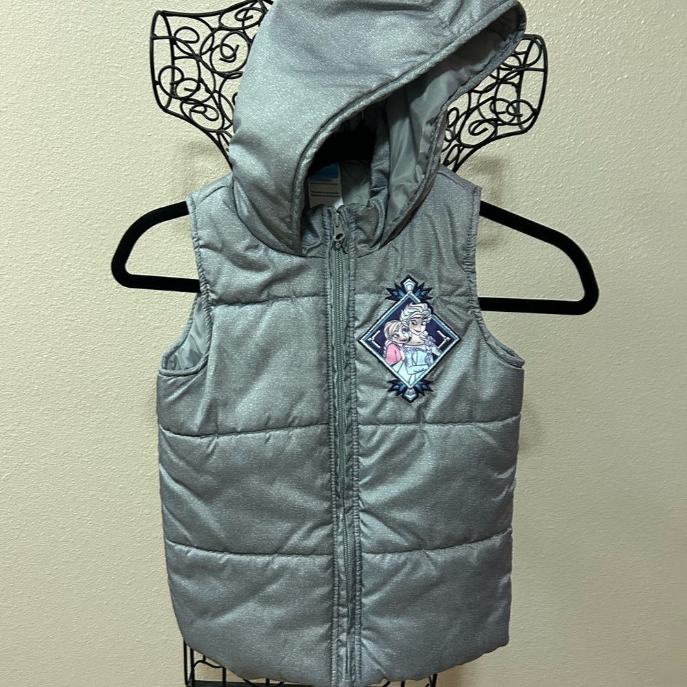 NWOT Frozen Vest with Hood - 6x